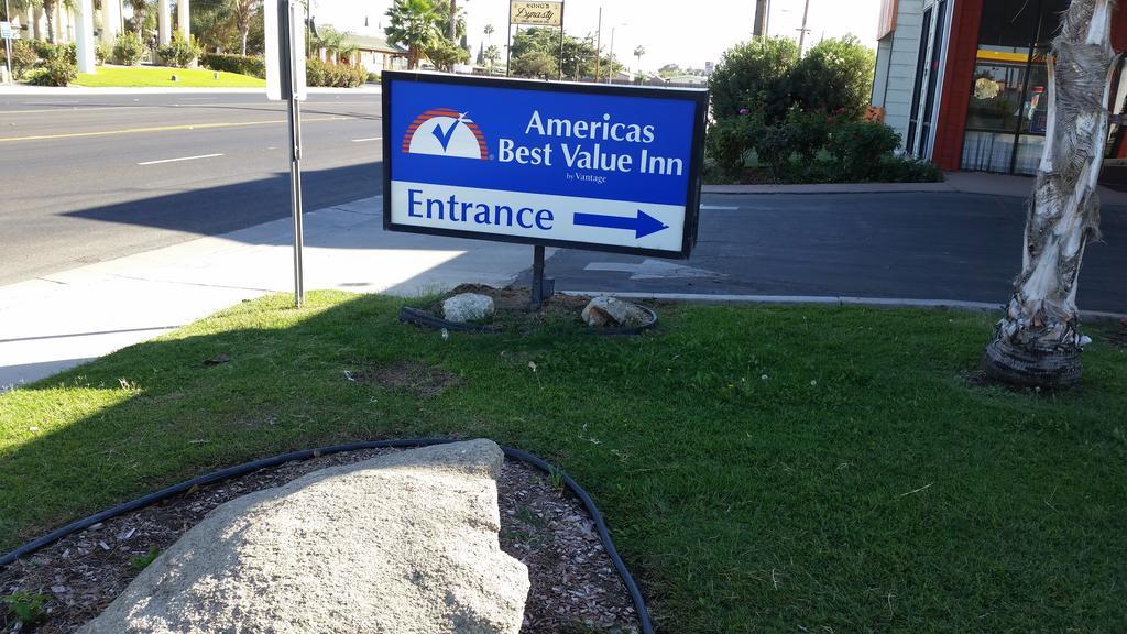 アメリカズ ベスト バリュー イン デラノ デレノ エクステリア 写真